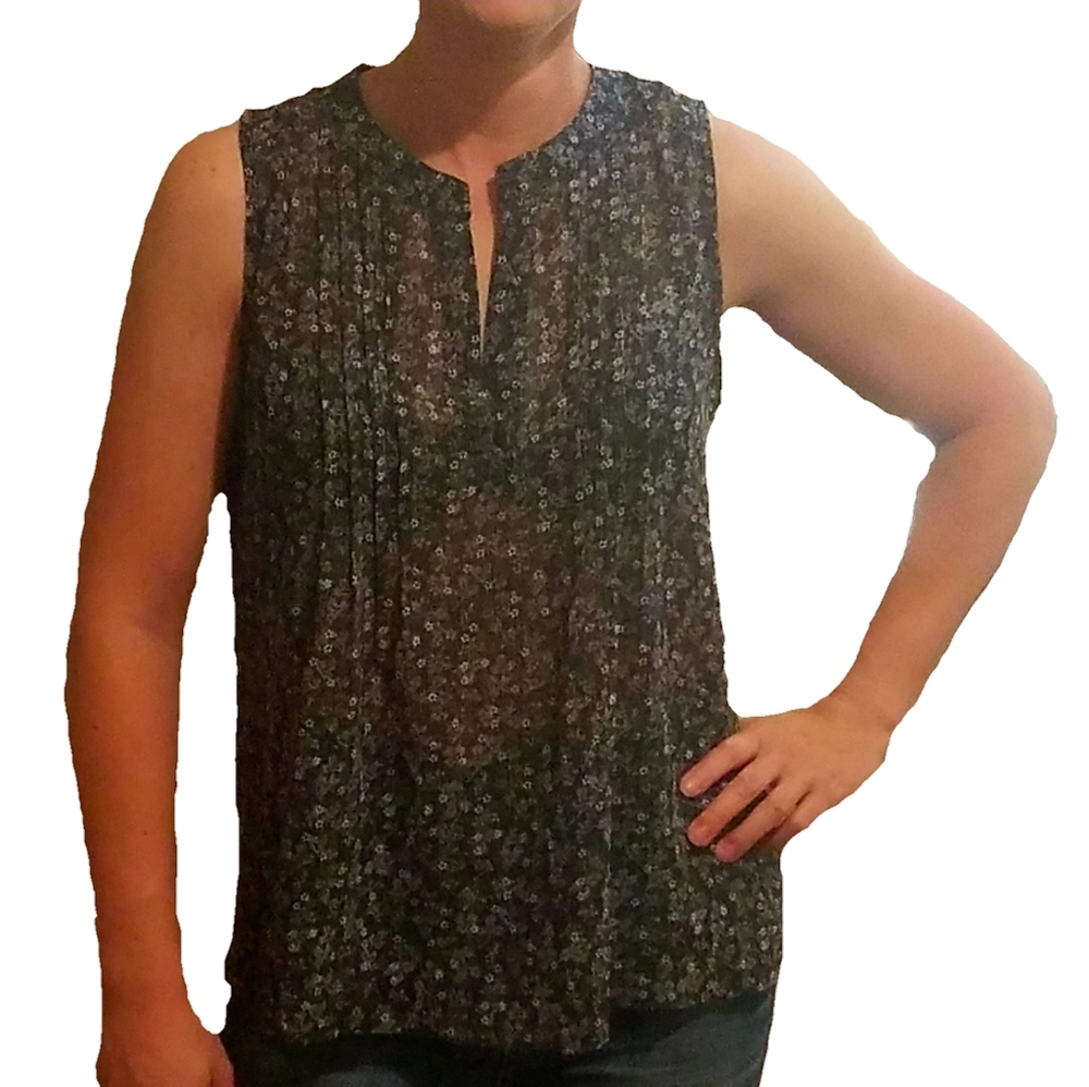 Vince Camuto floral split neck sleeveless tank top